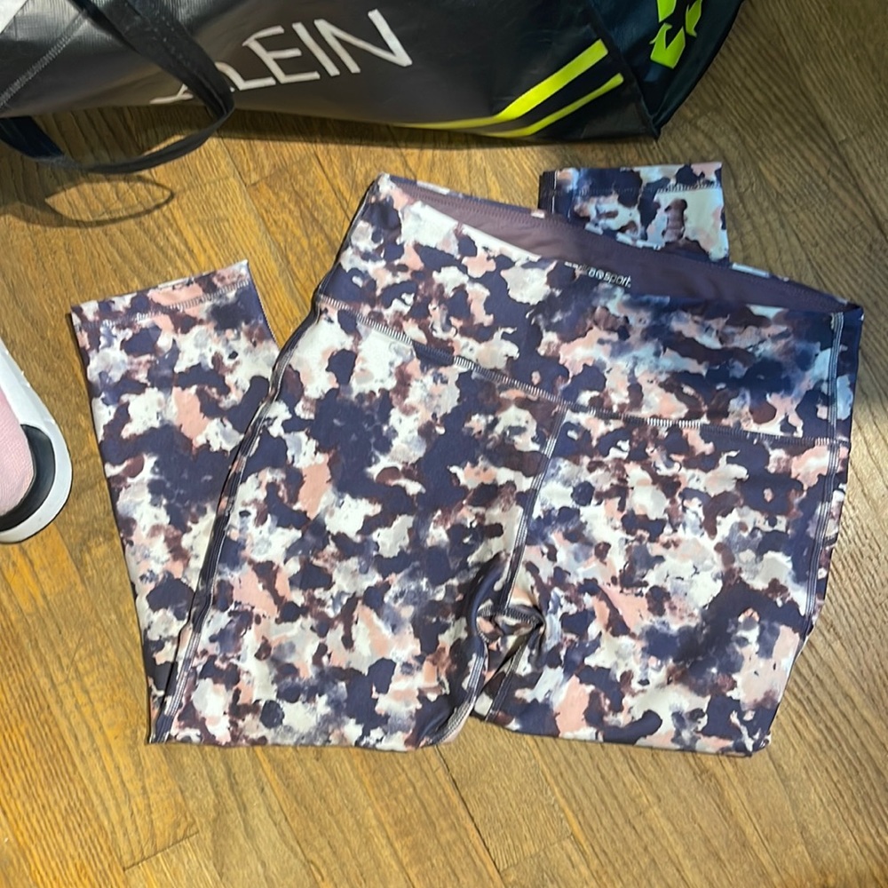 Marina Sort Capri Leggings size large